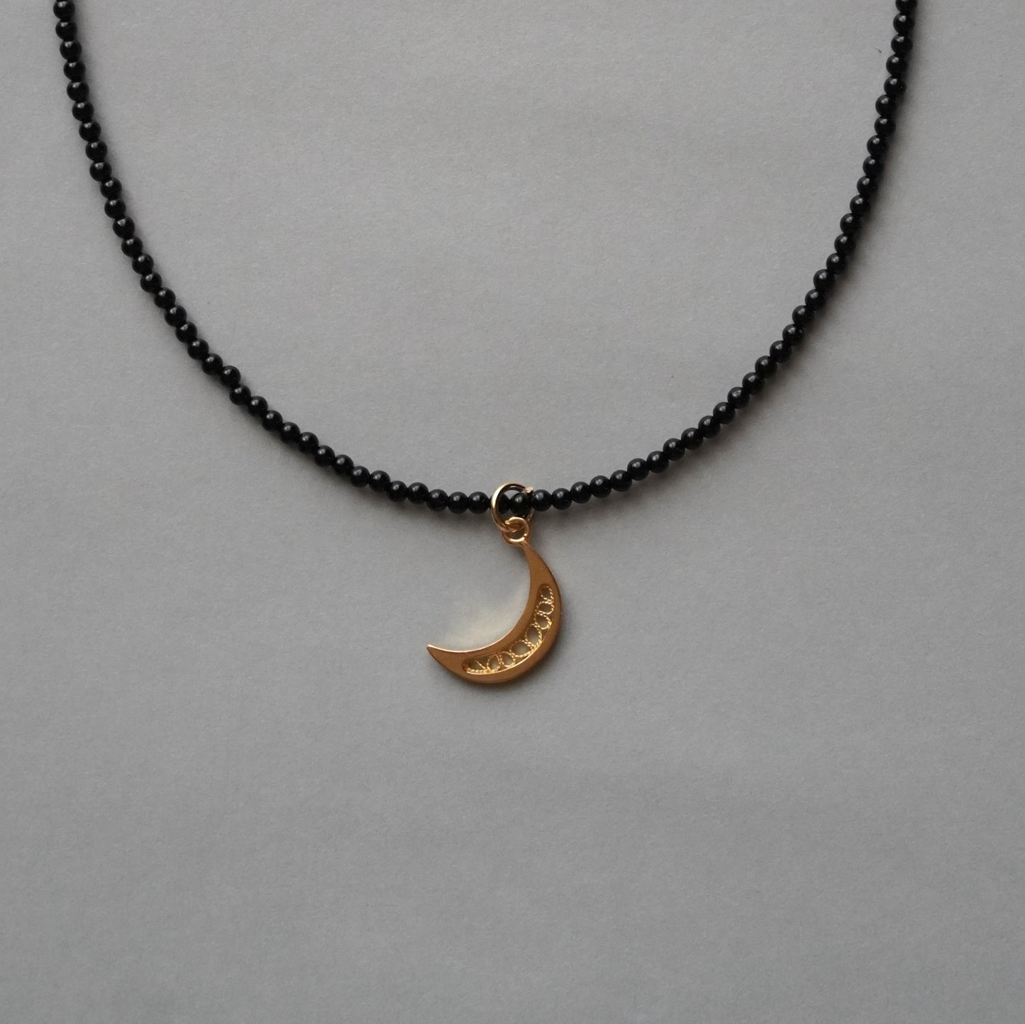 moon charm onyx choker - gold