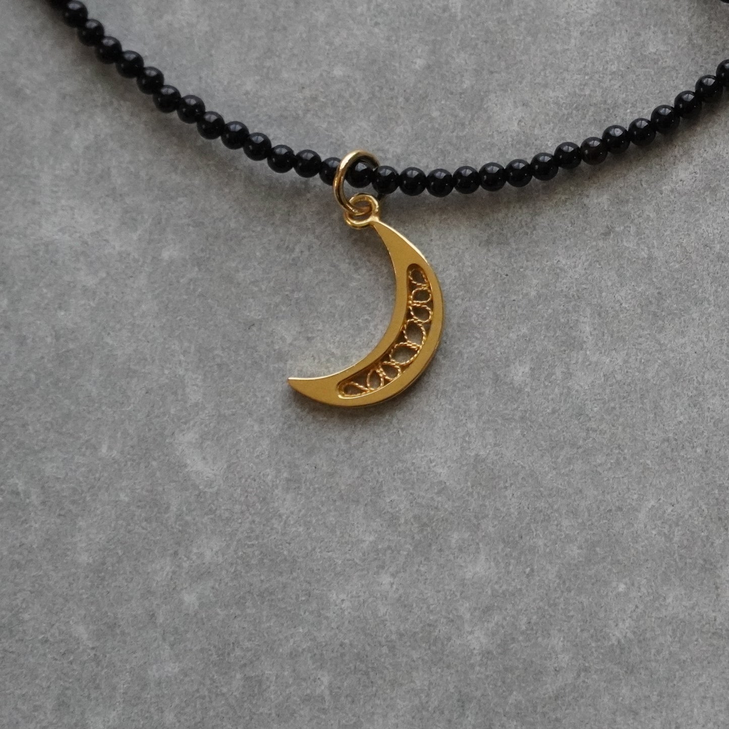 moon charm onyx choker - gold
