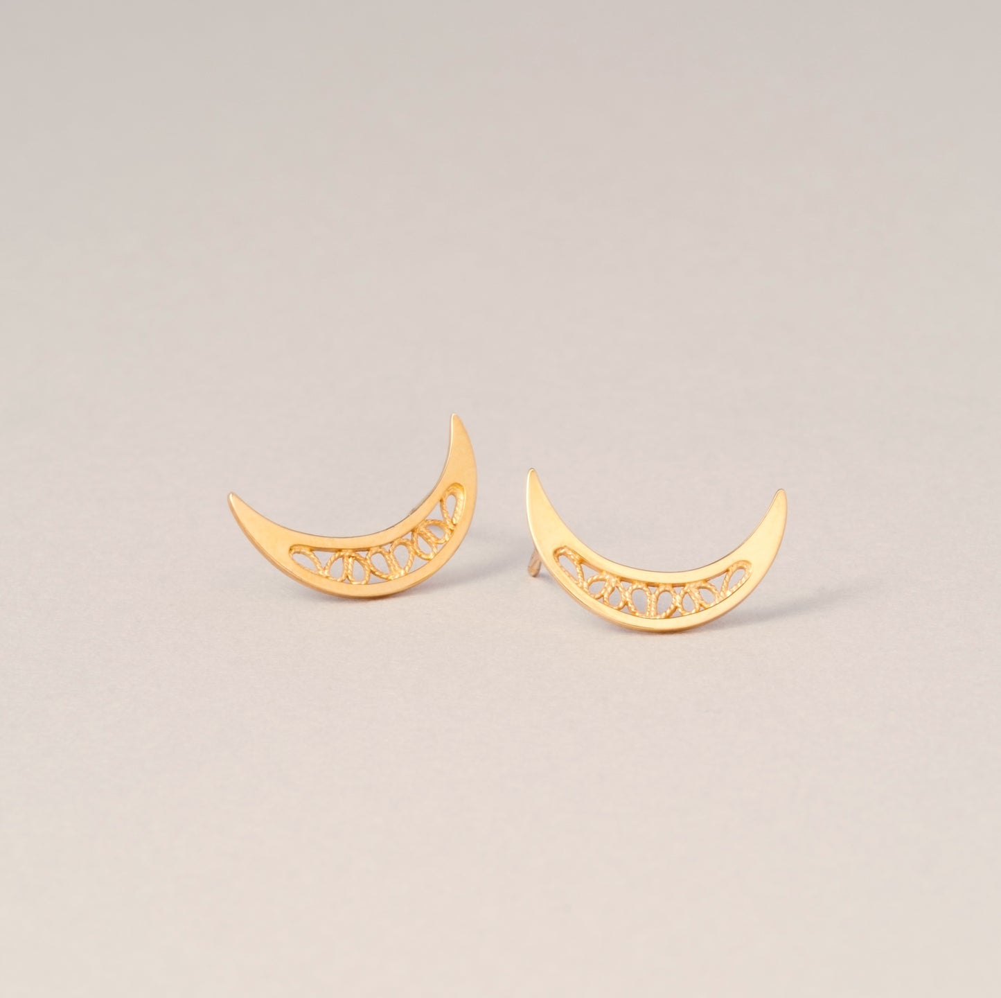 pre-order / small moon pierce