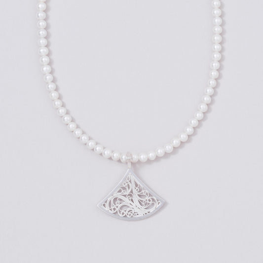 sense pearl necklace