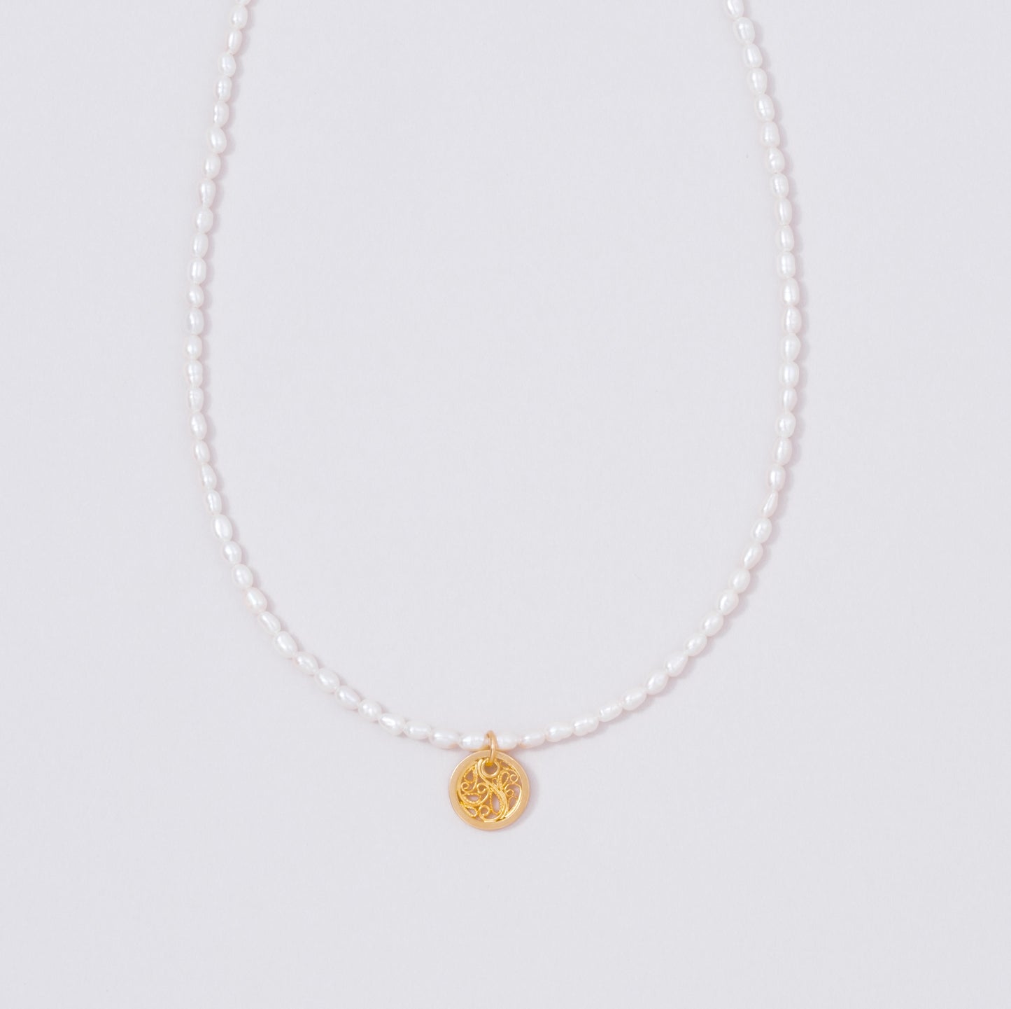 pre-order / circle charm pearl necklace & choker - gold